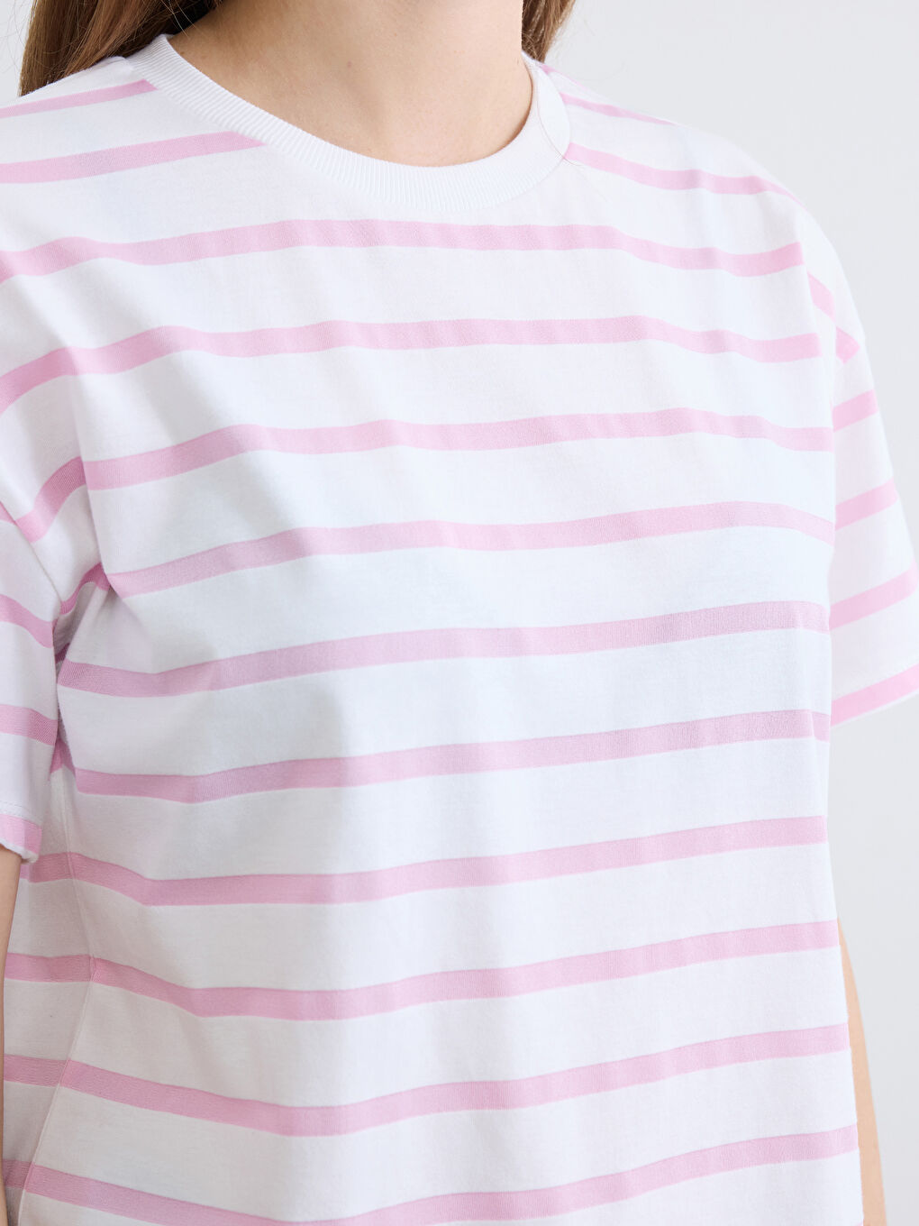 Pembe Bisiklet Yaka Çizgili Kadın Tişört	-2