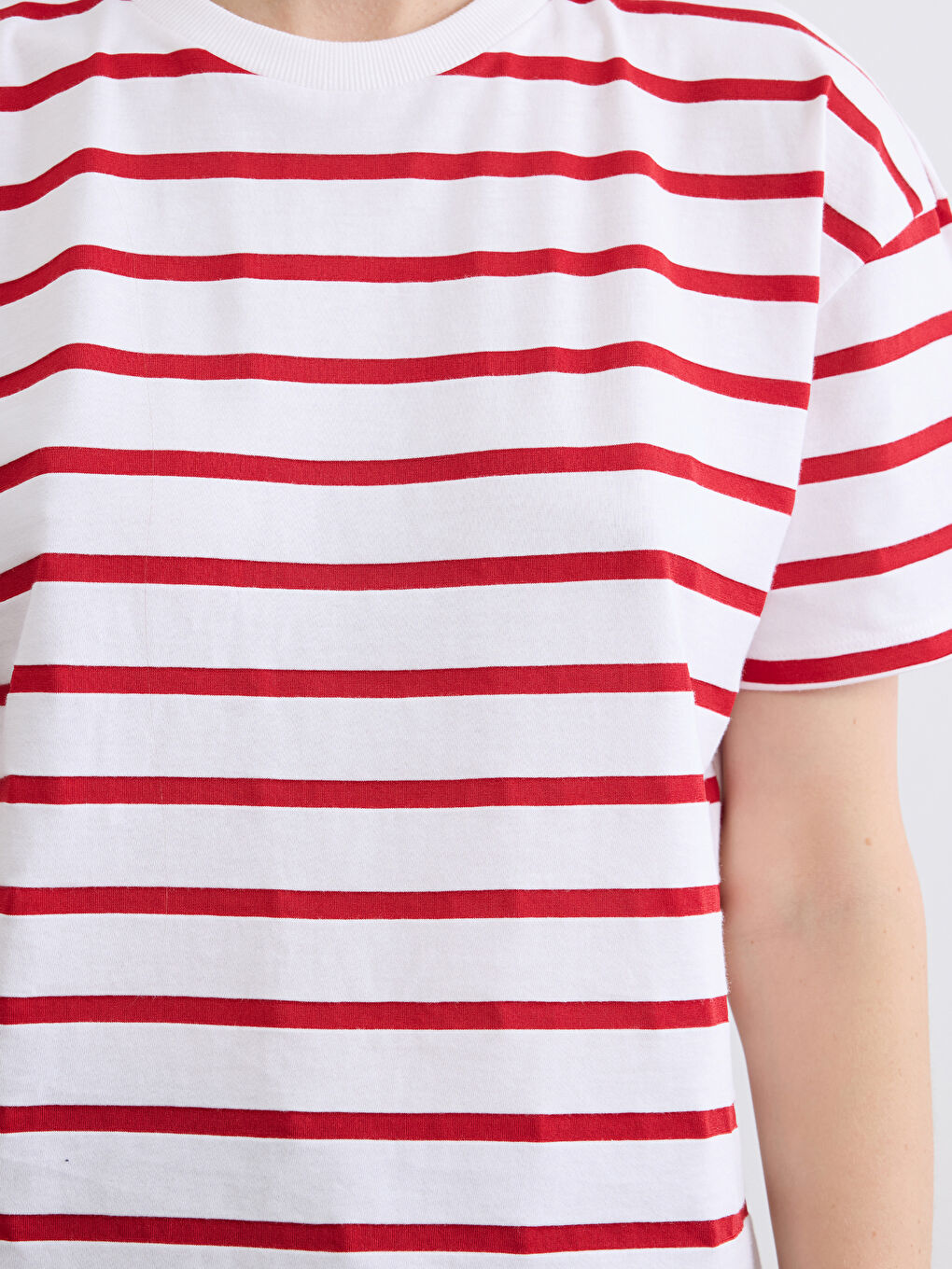 Kırmızı Bisiklet Yaka Çizgili Kadın Tişört	-2