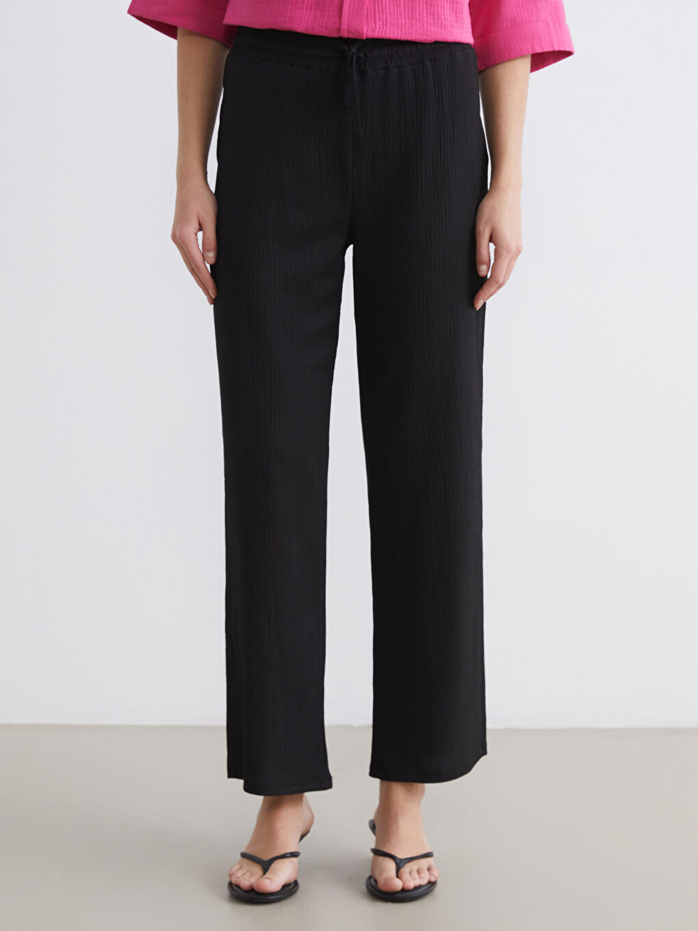 Siyah Beli Lastikli Dokulu Kadın Pantolon-1