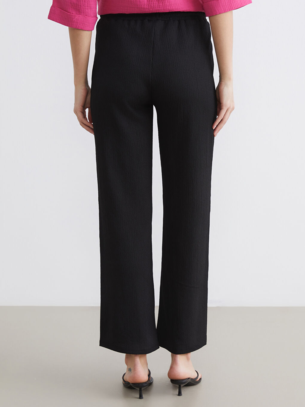 Siyah Beli Lastikli Dokulu Kadın Pantolon-3