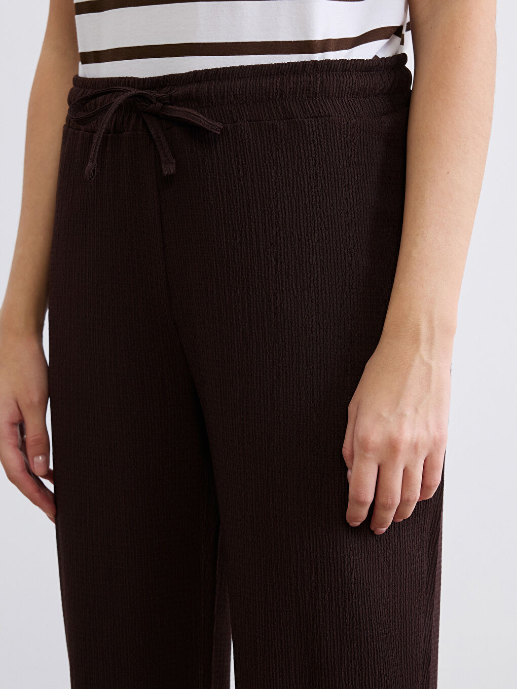 Kahverengi Beli Lastikli Dokulu Kadın Pantolon-2