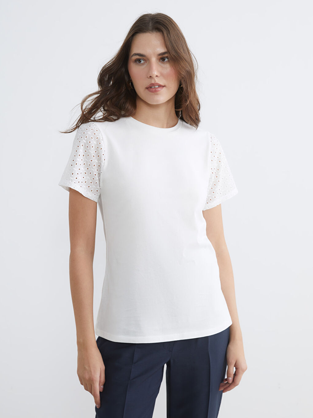 Ekru Bisiklet Yaka Ajurlu Bluz