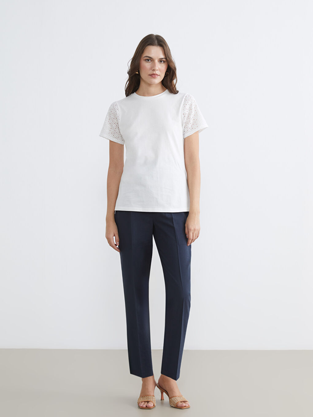 Ekru Bisiklet Yaka Ajurlu Bluz-1