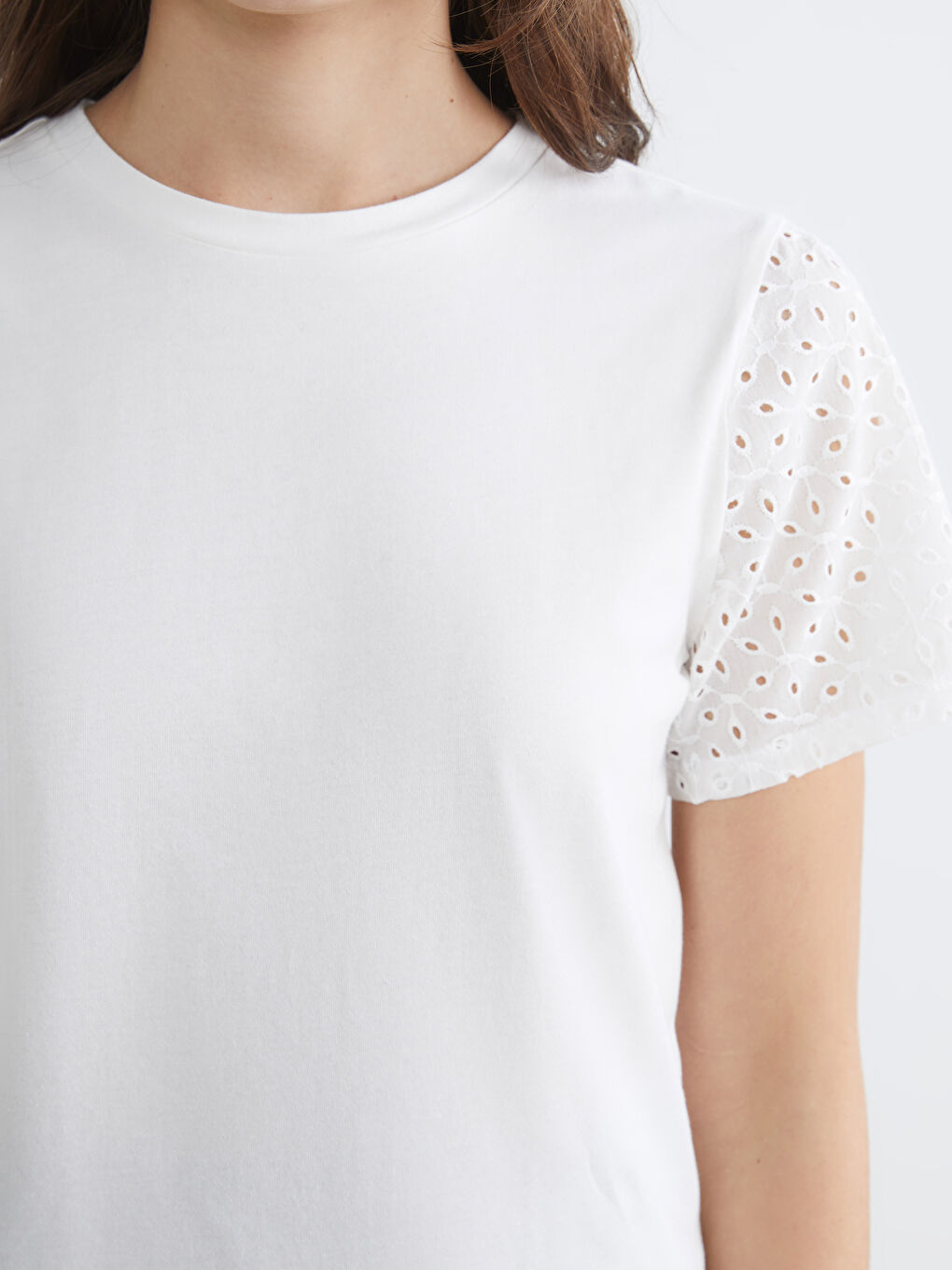 Ekru Bisiklet Yaka Ajurlu Bluz-2