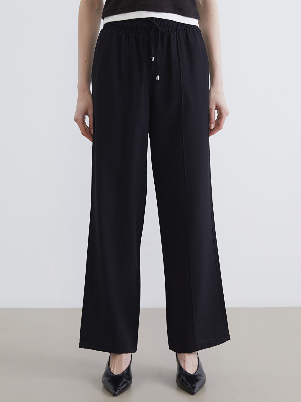 Siyah Beli Lastikli Geniş Paça Kadın Pantolon-1