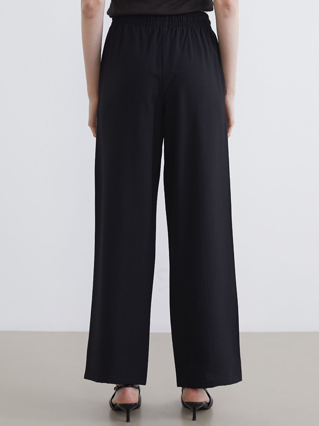 Siyah Beli Lastikli Geniş Paça Kadın Pantolon-3