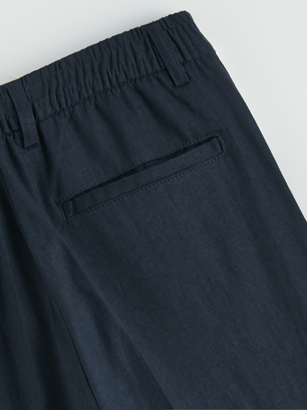 Pantaloni Regular Fit din Amestec de In cu Pliseuri pentru Bărbați-4