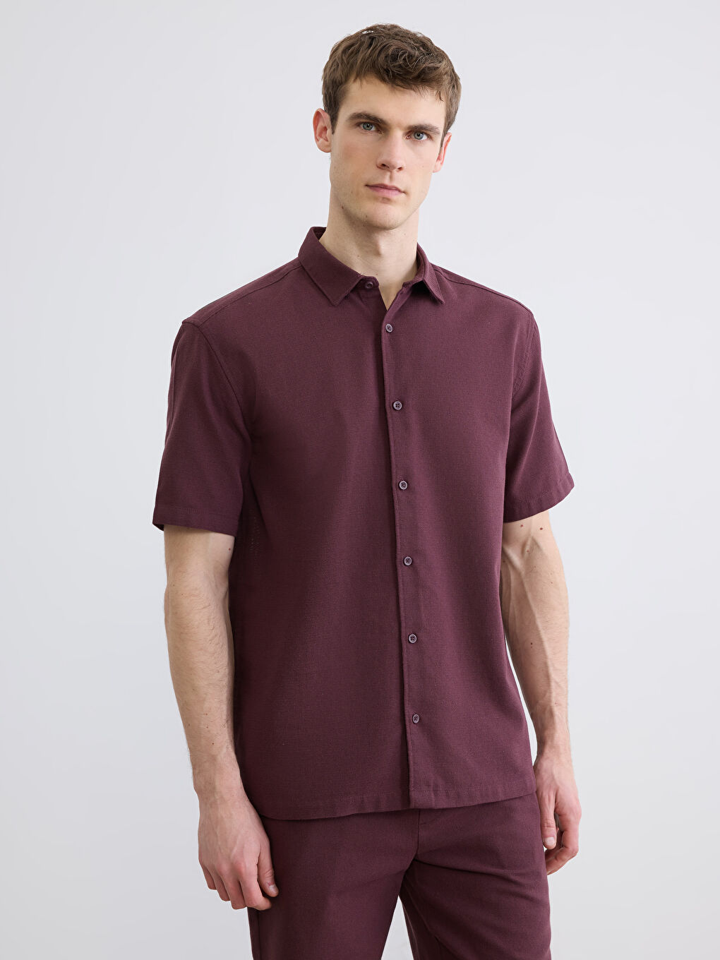 Mürdüm Standart Kalıp Erkek Dokulu Gömlek