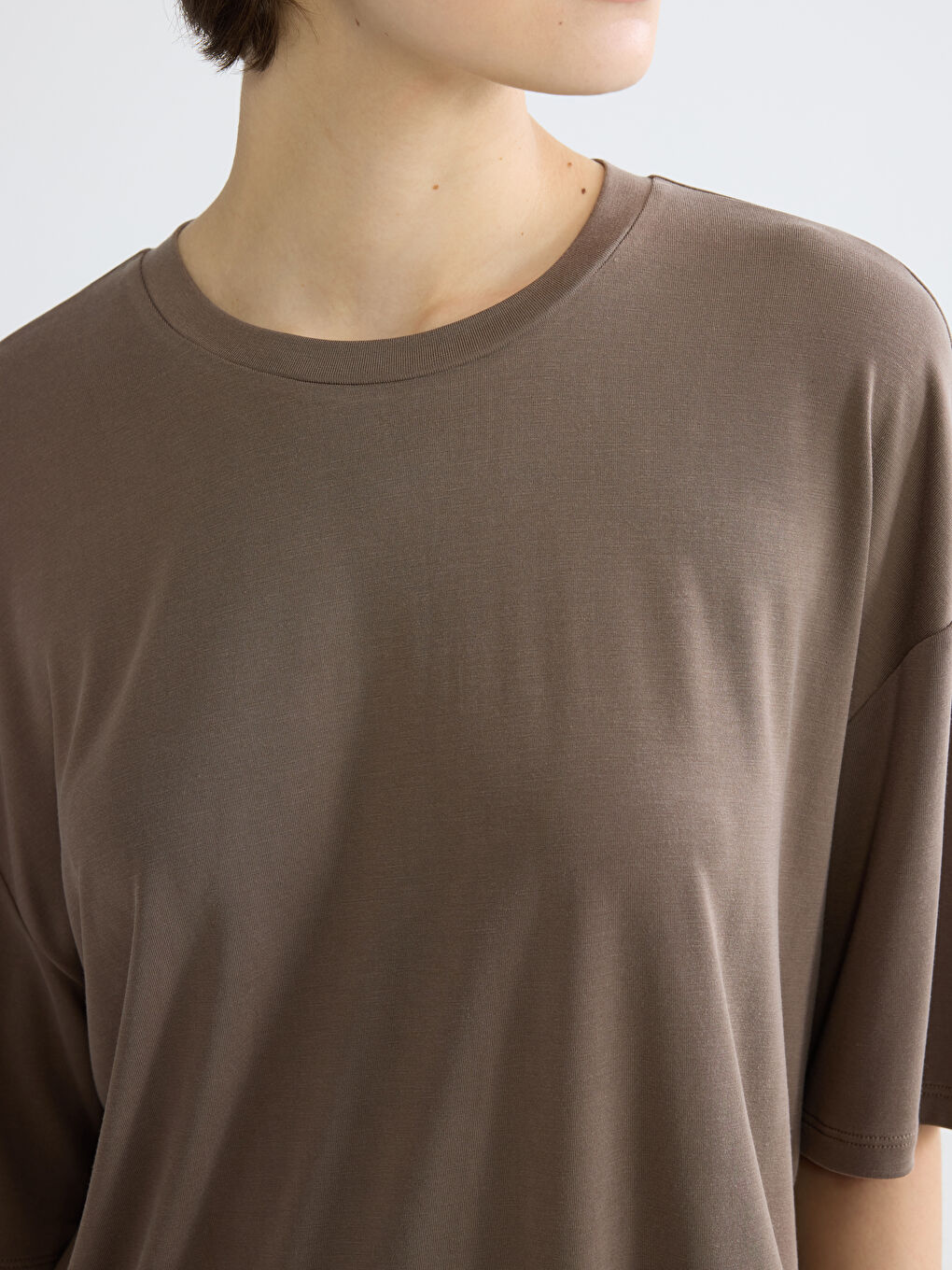 Жена Кафяво Тениска-2