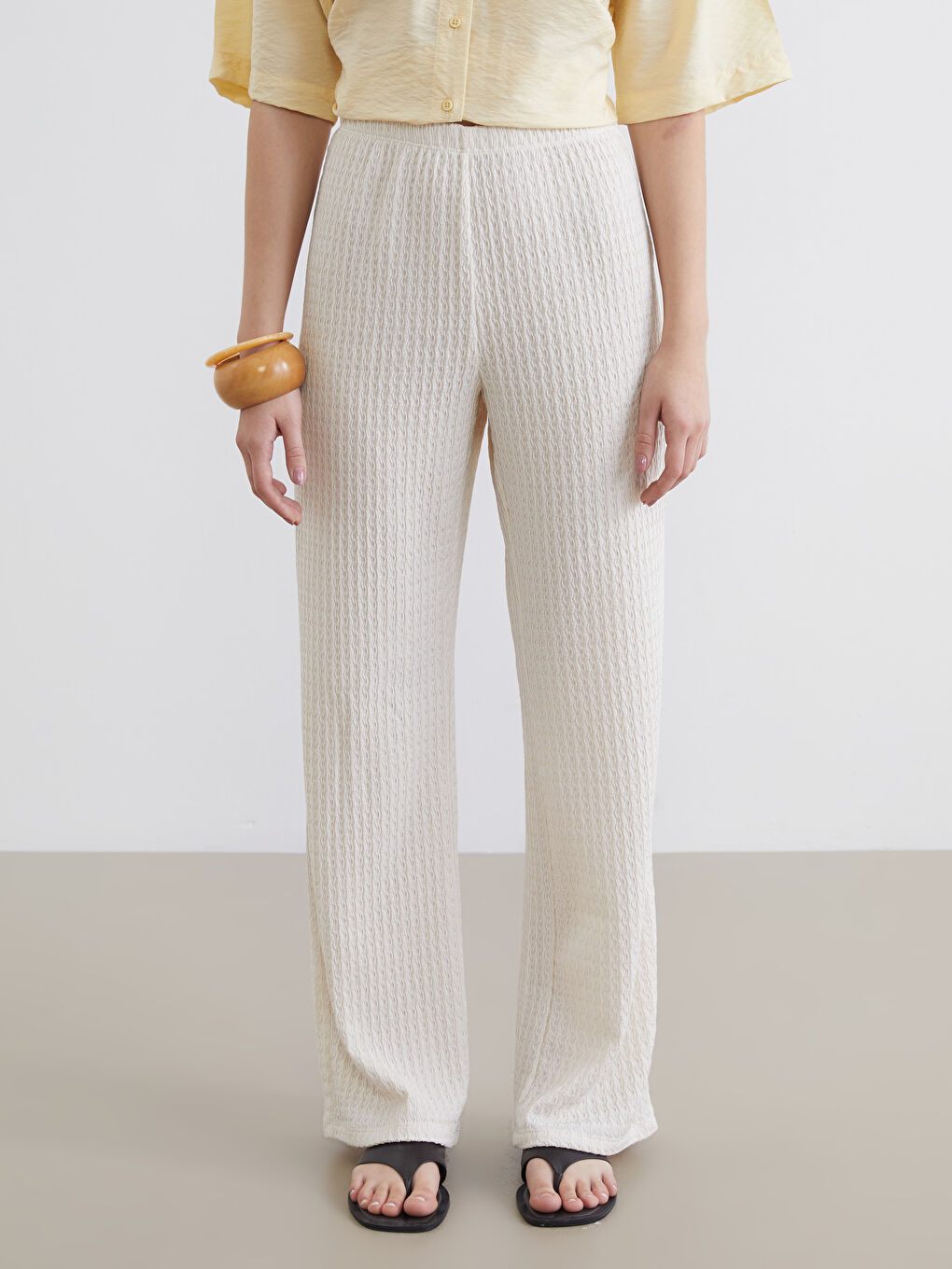 ქალი ბეჟი შარვალი-1