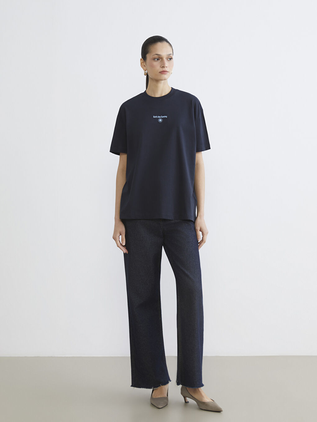 تيشيرت حريمي برقبة دائرية مطرز-1