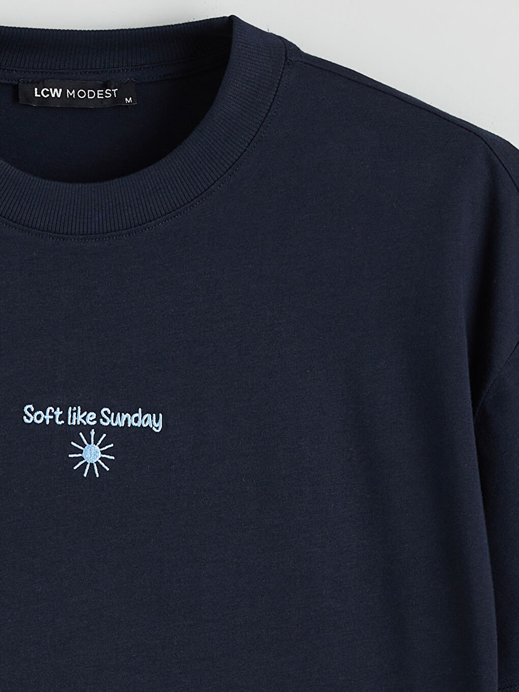 تيشيرت حريمي برقبة دائرية مطرز-5