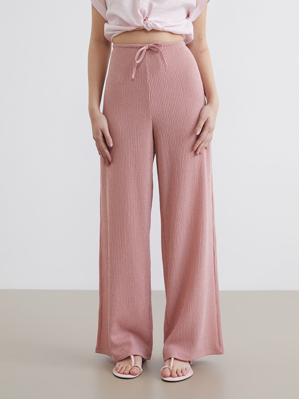 ქალი ვარდისფერი შარვალი-1