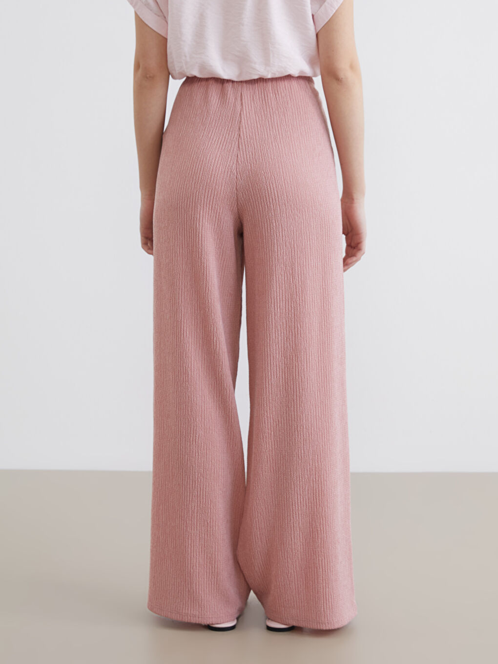 ქალი ვარდისფერი შარვალი-3