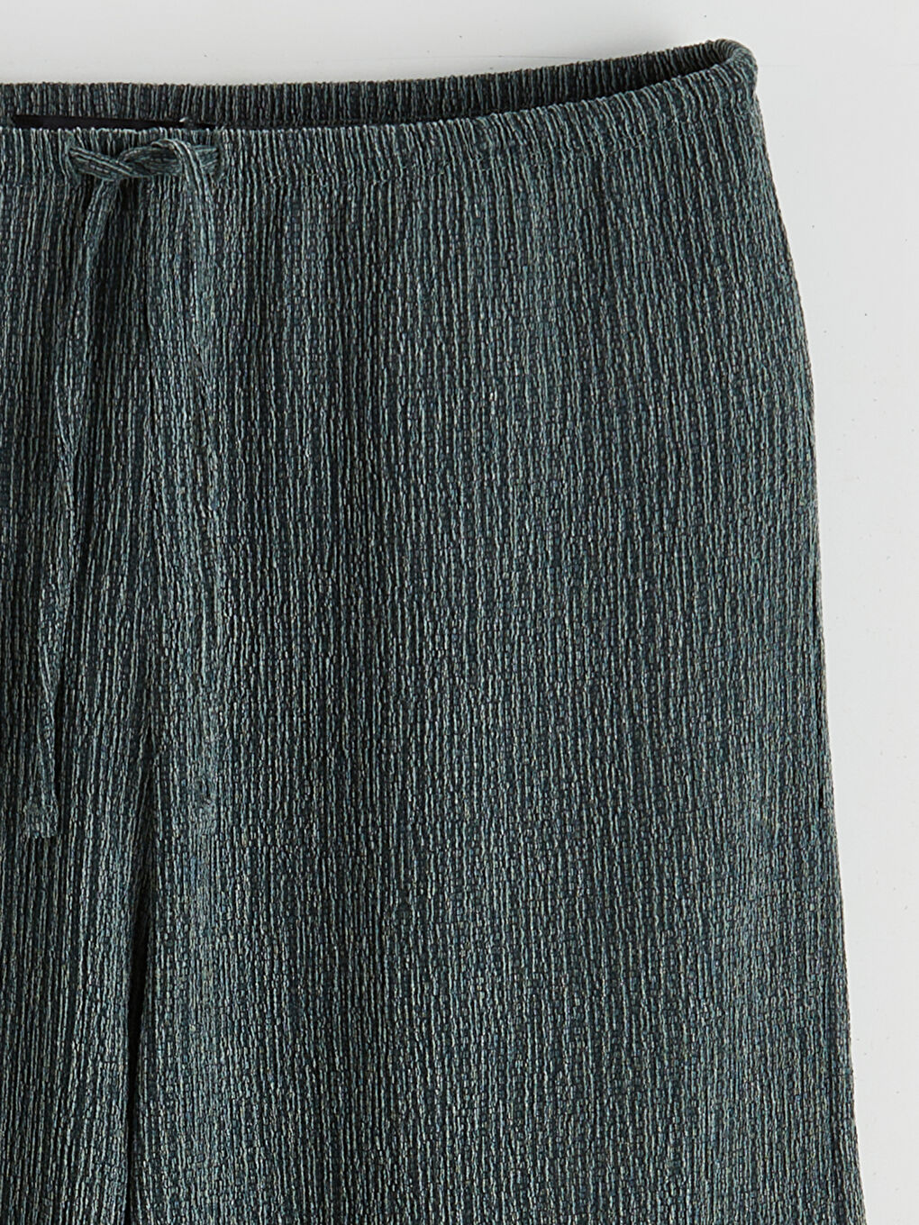 ქალი მწვანე შარვალი-5