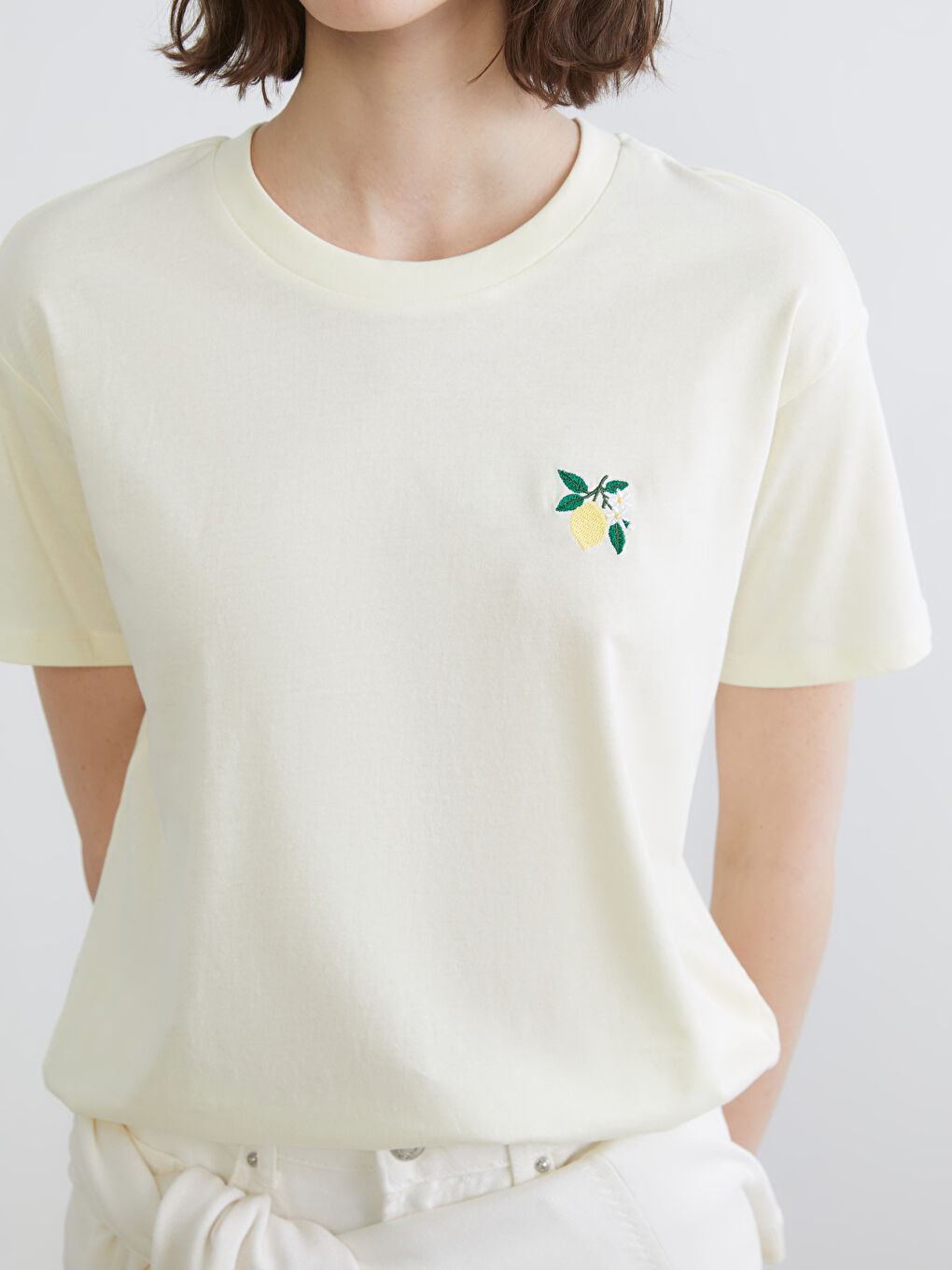 лимон кестеленген әйелдерге арналған дөңгелек жағалы футболка-2