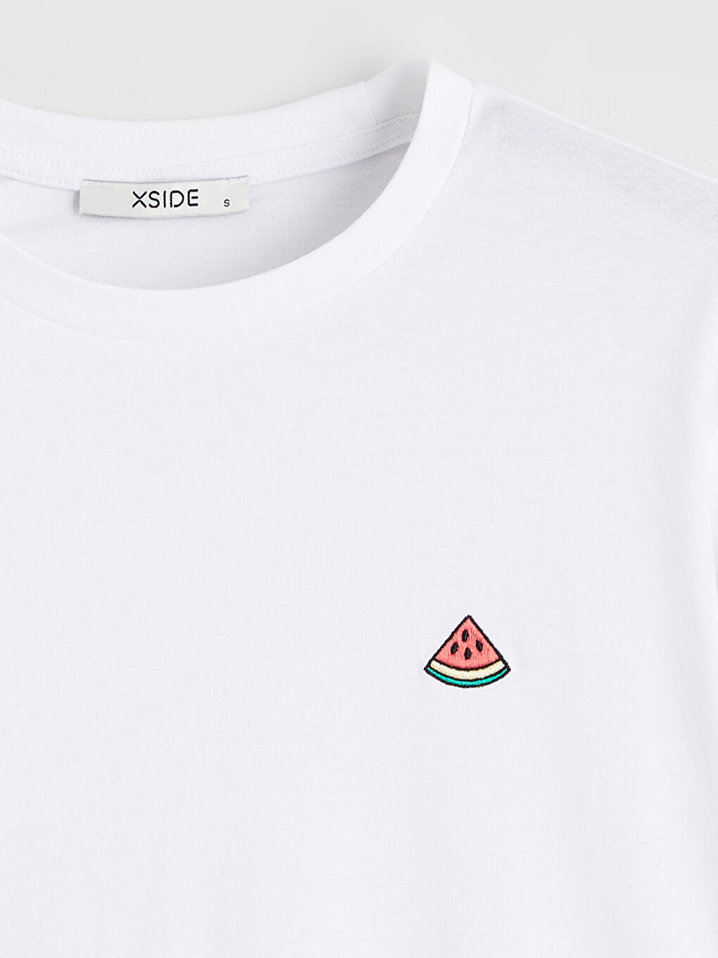 Дамска тениска с кръгло деколте и бродирана диня-5