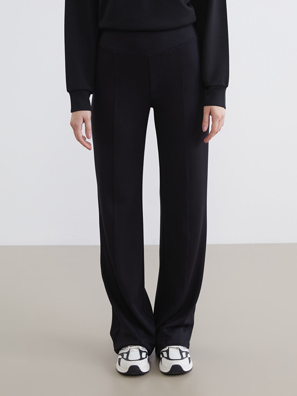 Pantaloni de trening NEGRU Femeie-1