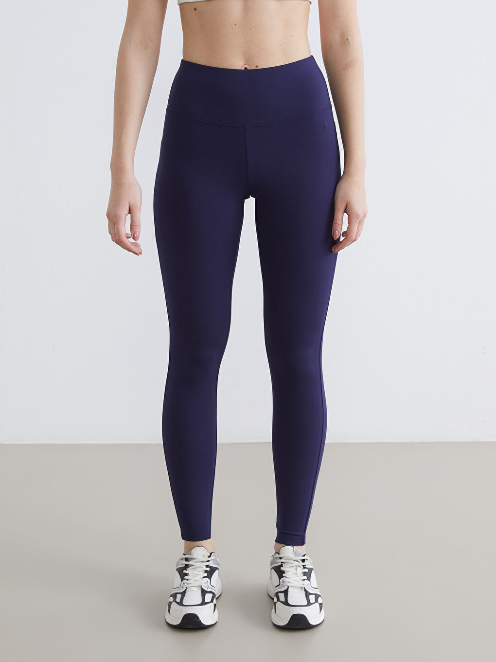 Γυναίκα ΜΠΛΕ ΜΑΡΙΝ Κολάν-1