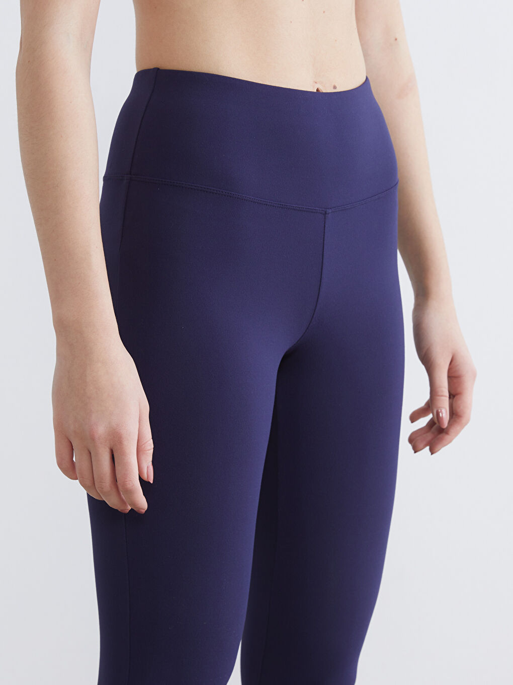 Γυναίκα ΜΠΛΕ ΜΑΡΙΝ Κολάν-2