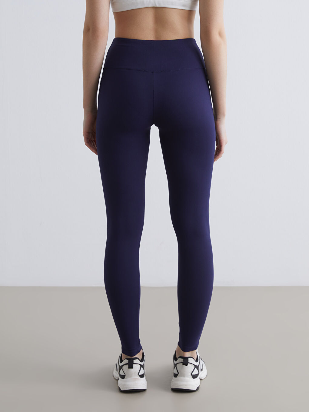 Γυναίκα ΜΠΛΕ ΜΑΡΙΝ Κολάν-3