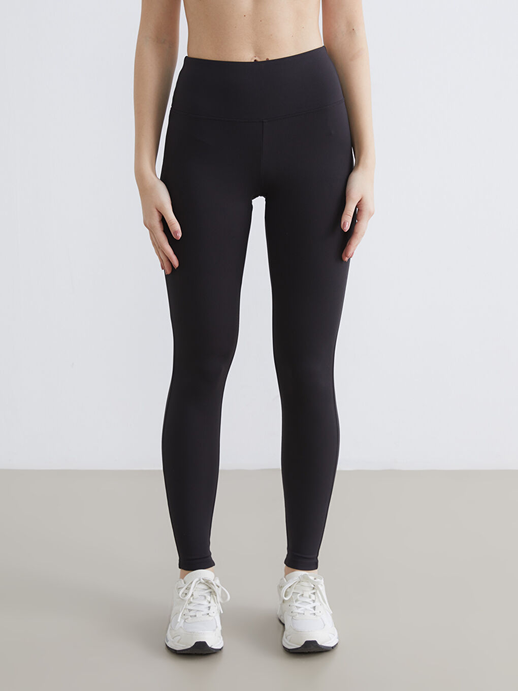 Γυναίκα ΜΑΥΡΟ Κολάν-1