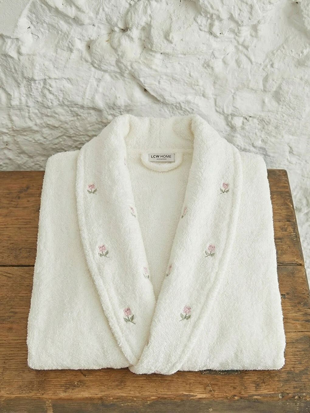 Ekru Çiçek Nakışlı Pamuklu Kadın Bornoz-1