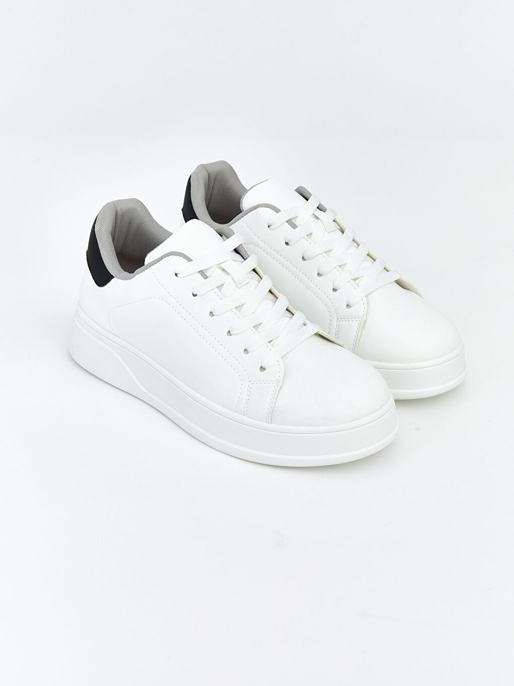 أحذية رياضية أبيض رجل