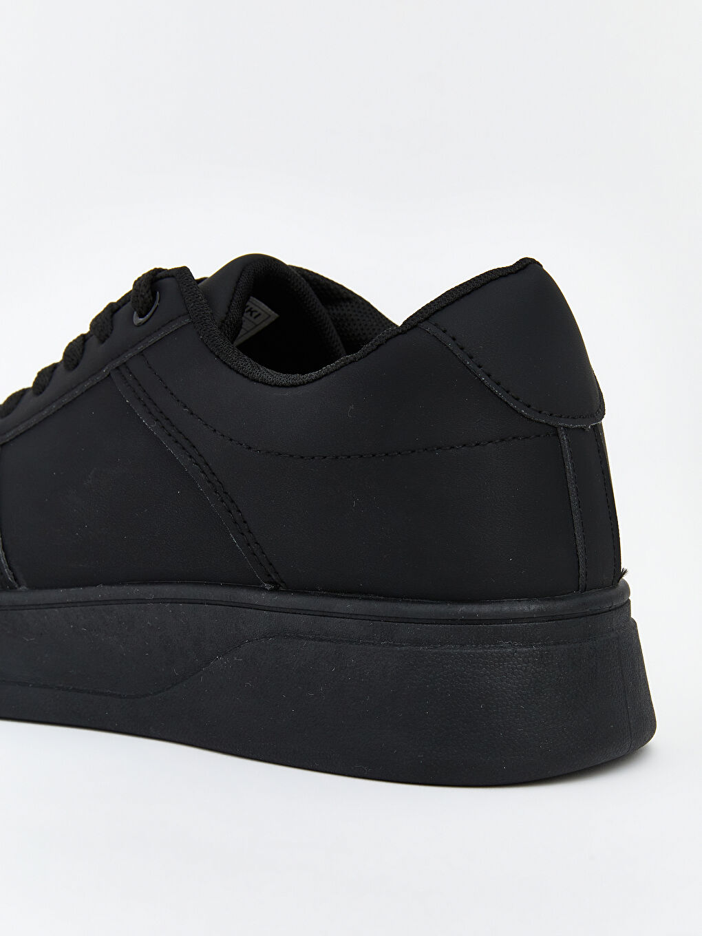 پێڵاوی وەرزشی ڕه‌ش پیاو-4