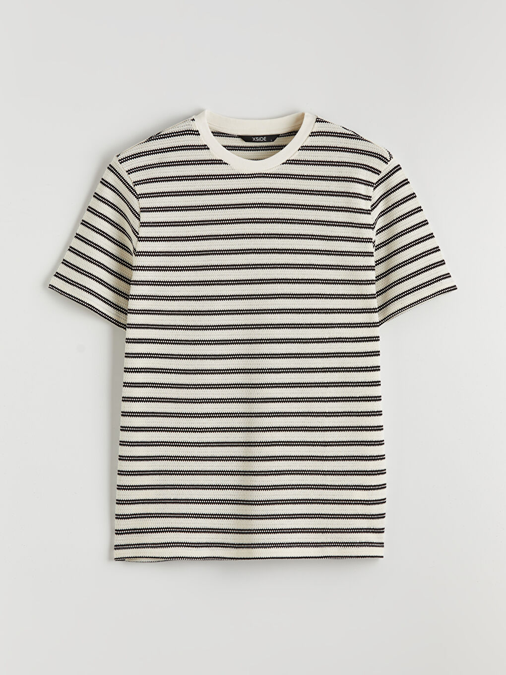 Siyah Bisiklet Yaka Çizgili Erkek Tişört-4