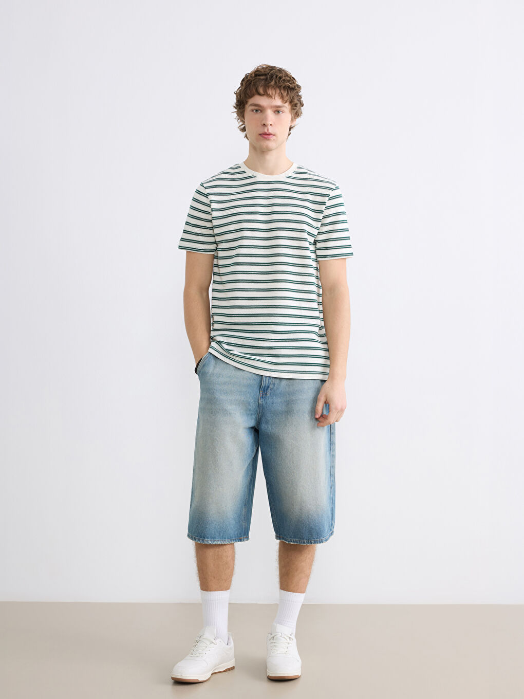 Yeşil Bisiklet Yaka Çizgili Erkek Tişört-1