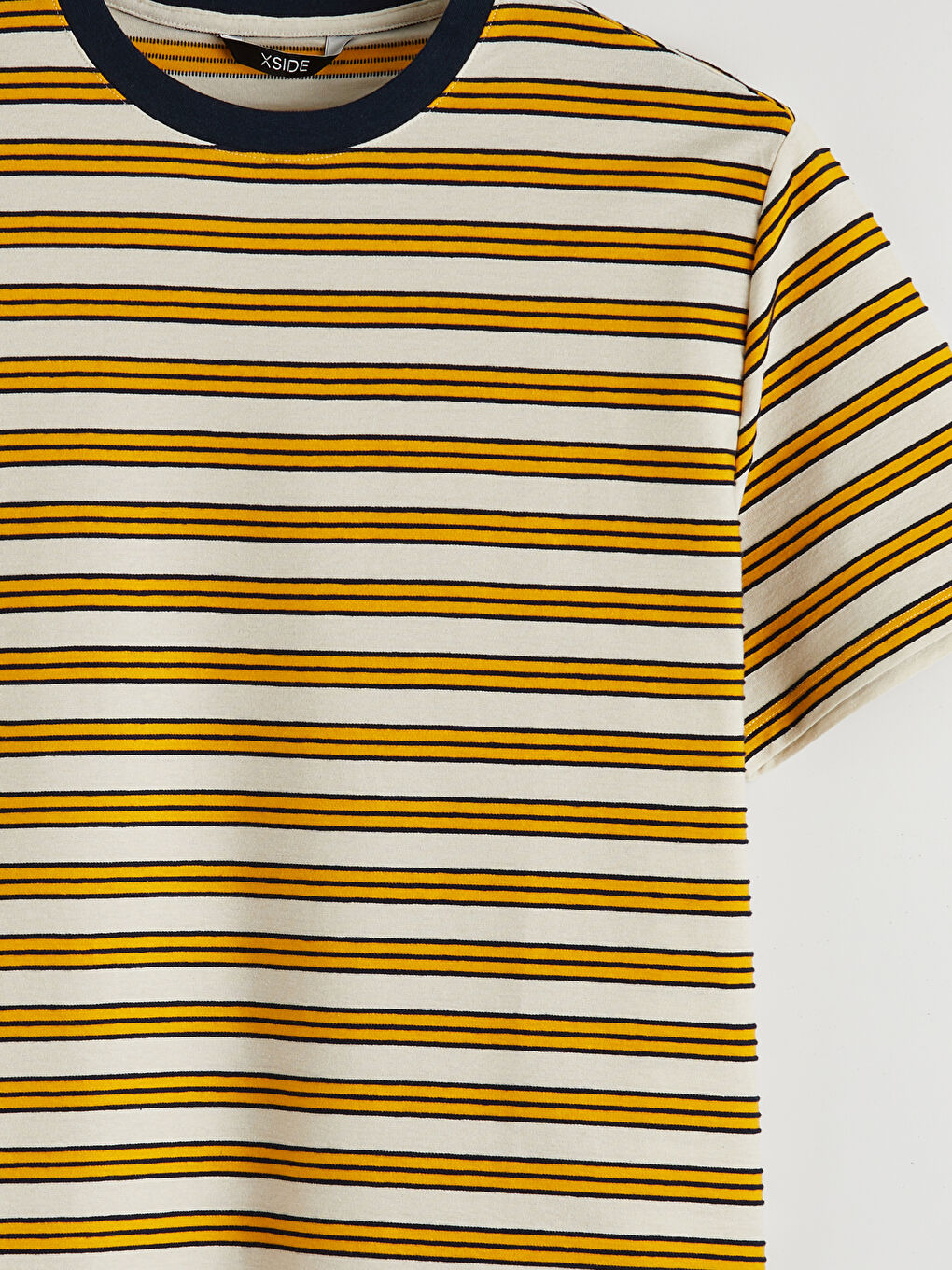 Sarı Bisiklet Yaka Çizgili Penye Erkek Tişört-5