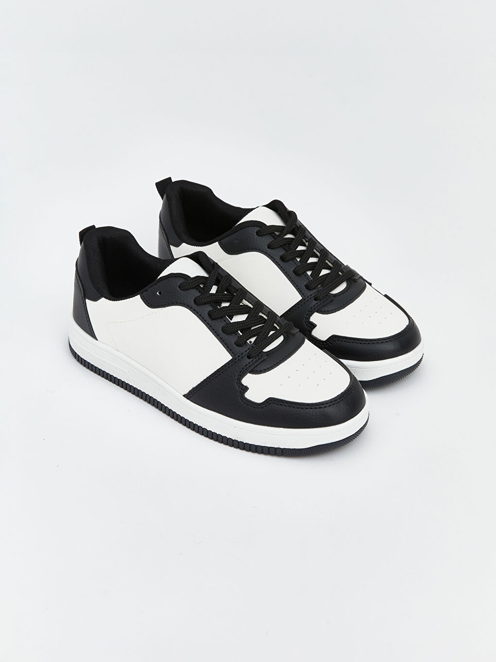 أحذية رياضية