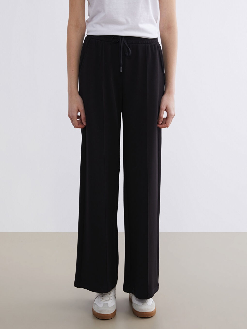 Woman BLACK Sweatpants-1