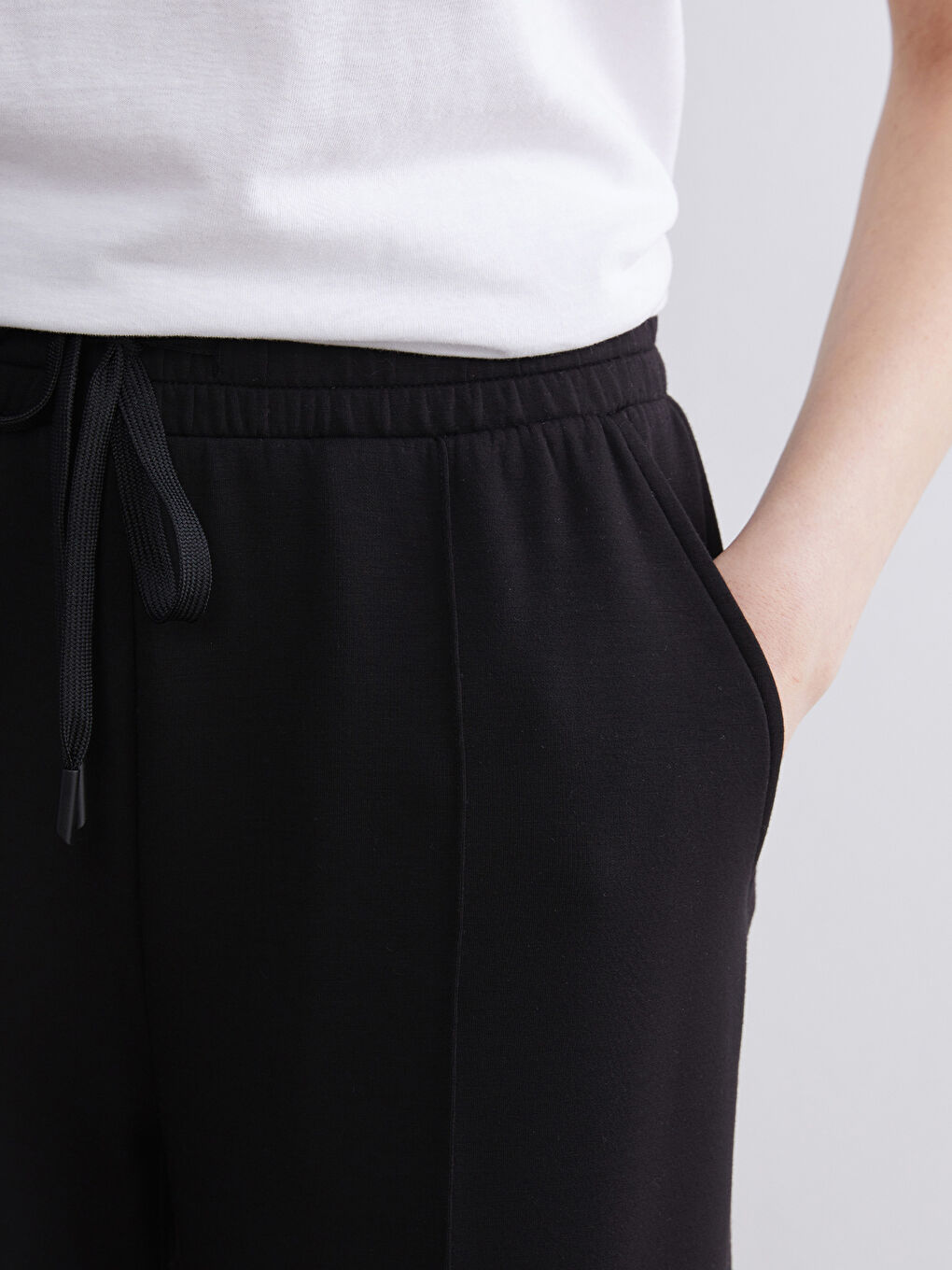 Woman BLACK Sweatpants-2