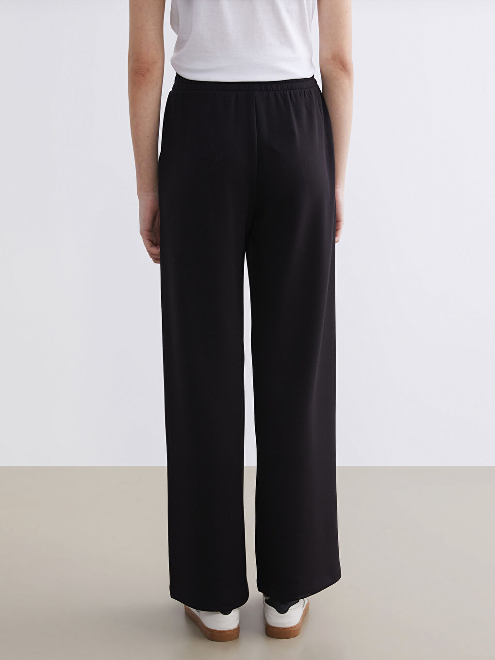 Woman BLACK Sweatpants-3