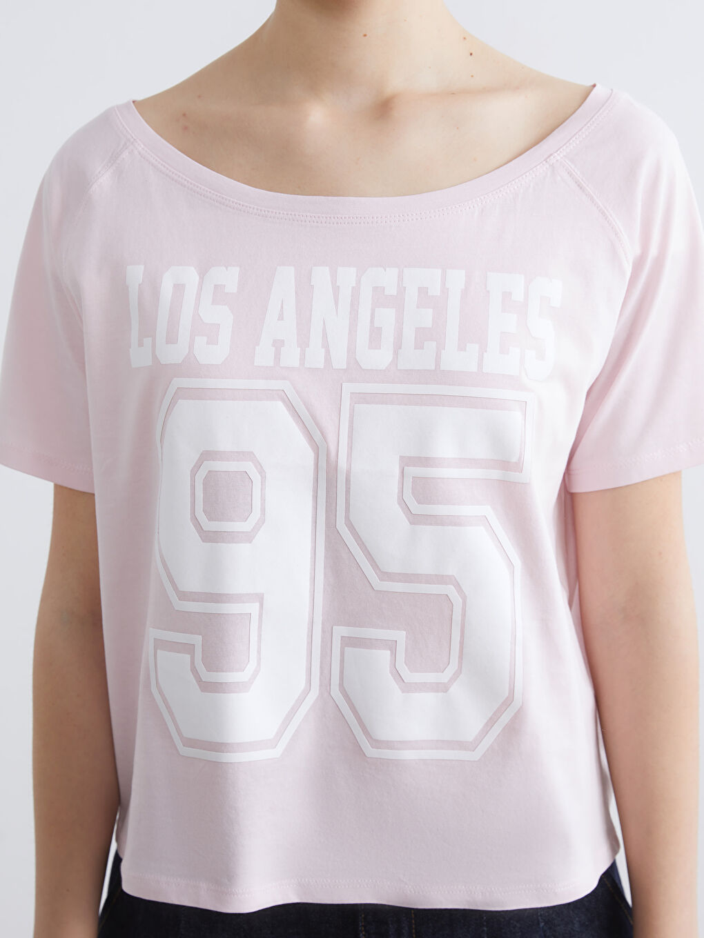 Kayık Yaka Michigan Baskılı Kadın Tişört-2