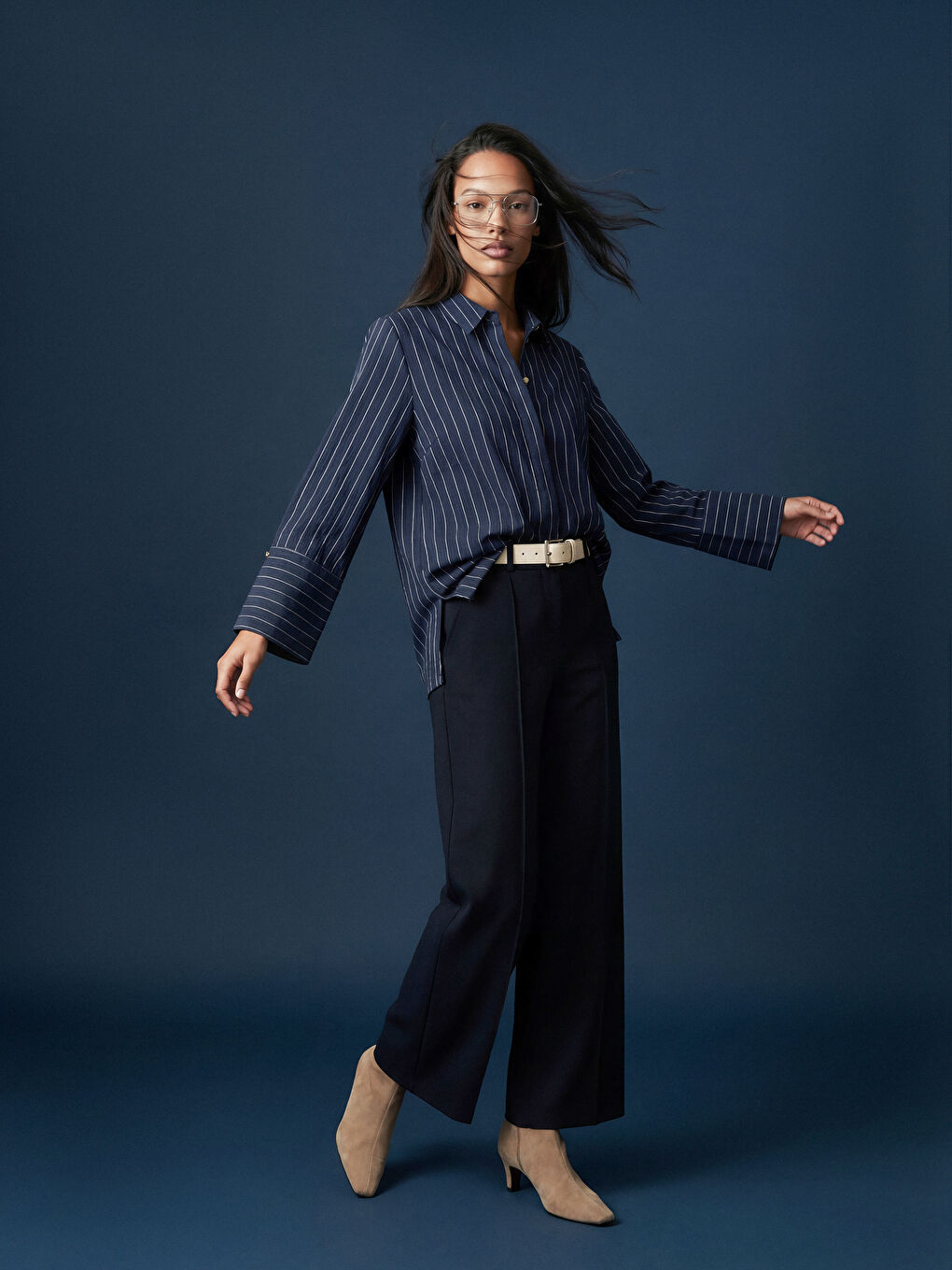 Wide-leg women's trousers with stitched detailing.
