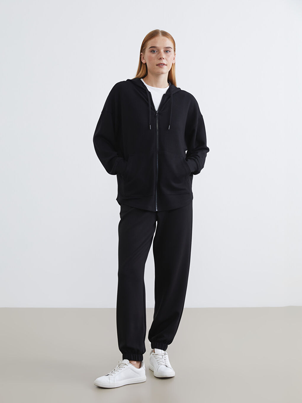 Siyah Kapüşonlu Soft Touch Kadın Fermuarlı Sweatshirt	-1