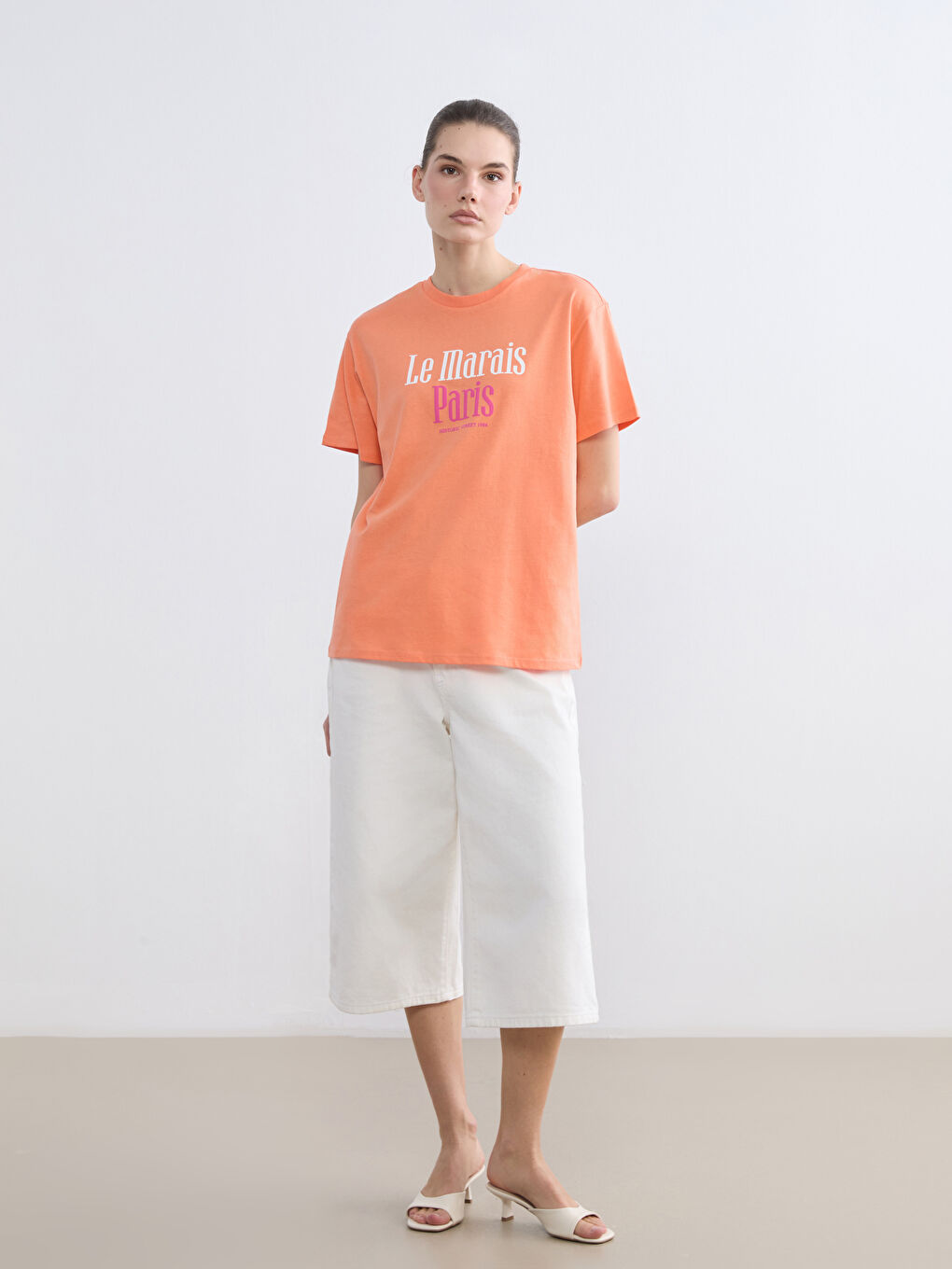 Дамска тениска с обло деколте и принт "Париж"-1