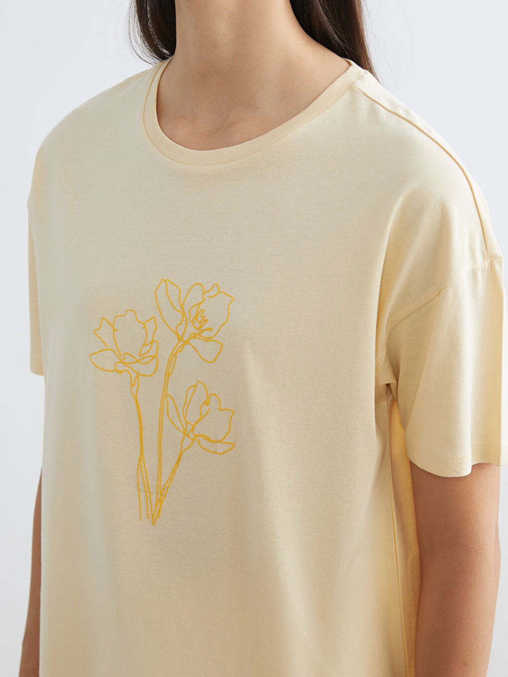 Floral crewneck tee.-2