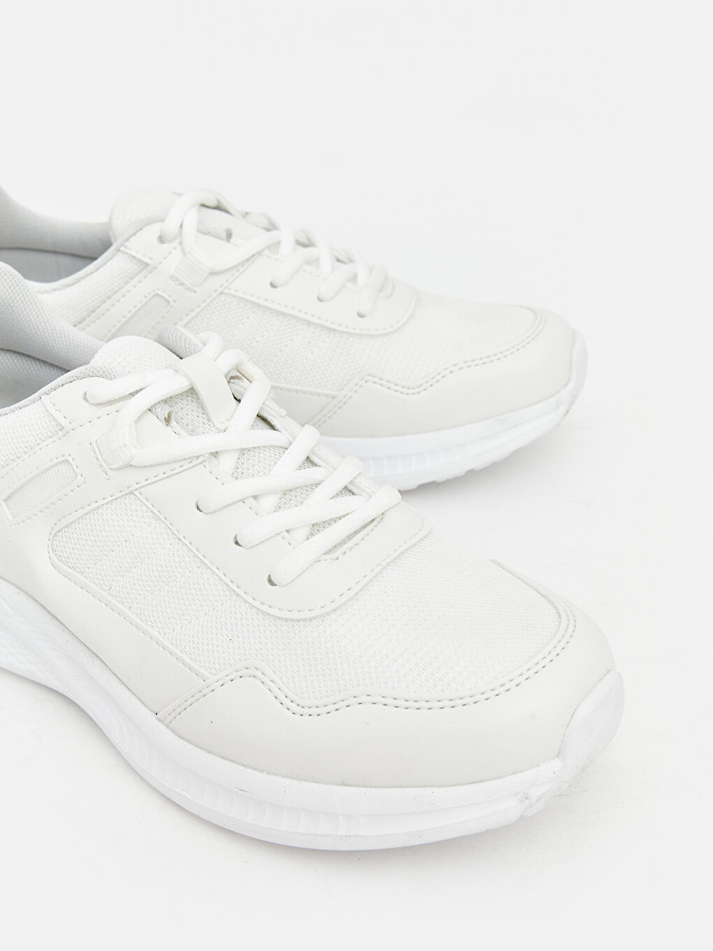 Beyaz Bağcıklı Kalın Tabanlı Kadın Spor Ayakkabı-2