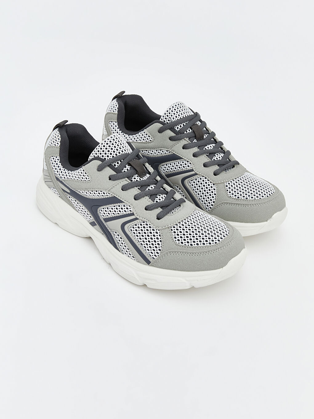 پێڵاوی وەرزشی خۆڵه‌مێشی پیاو