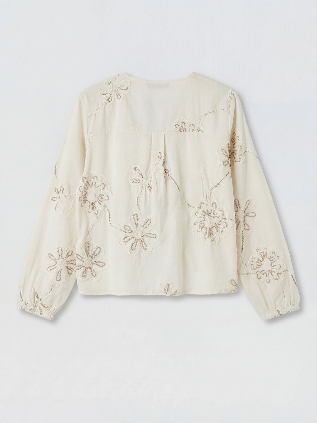 Kaçık Yaka Nakışlı Bağlamalı Bluz-5