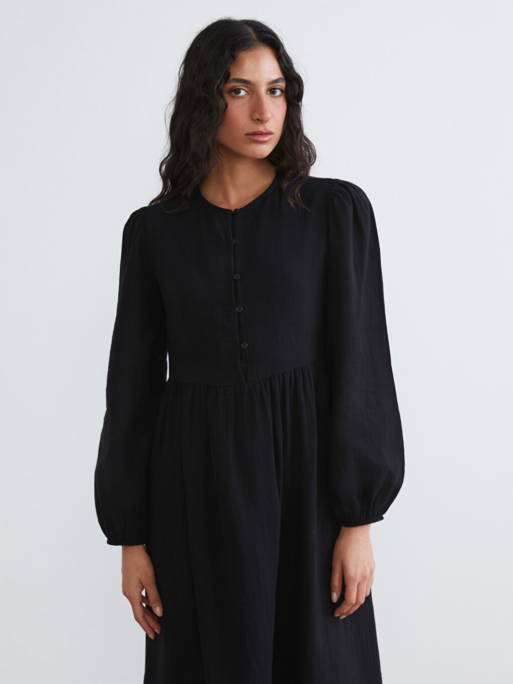 Siyah Bisiklet Yaka Balon Kollu Müslin Elbise-1