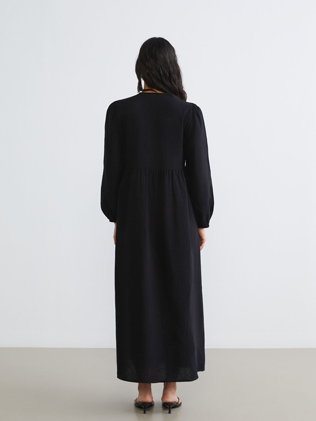 Siyah Bisiklet Yaka Balon Kollu Müslin Elbise-3