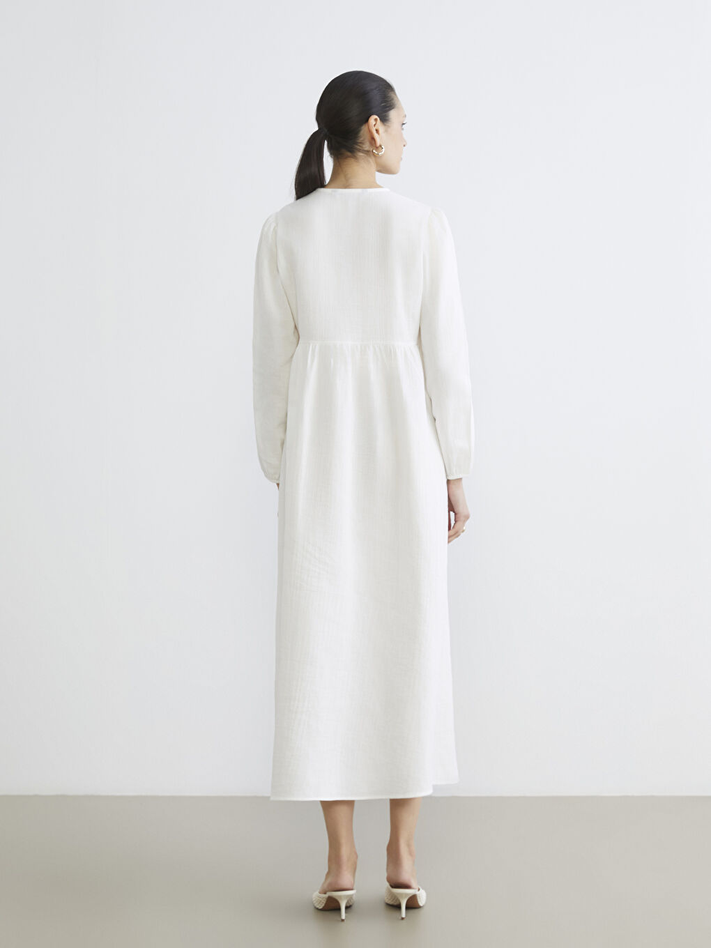 Ekru Bisiklet Yaka Balon Kollu Müslin Elbise-3