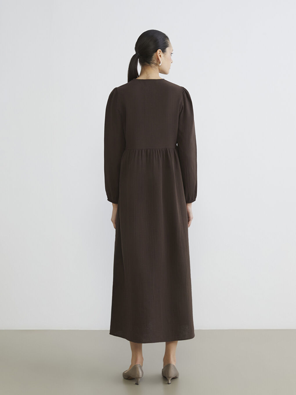 Kahverengi Bisiklet Yaka Balon Kollu Müslin Elbise-3