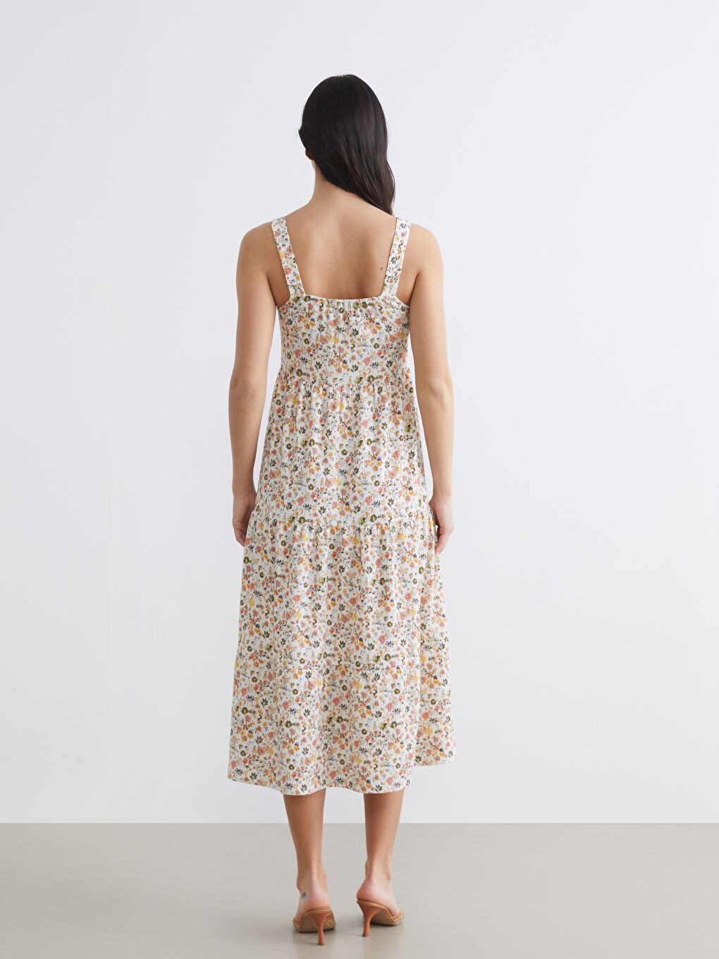 Женщины экрю Платье-3