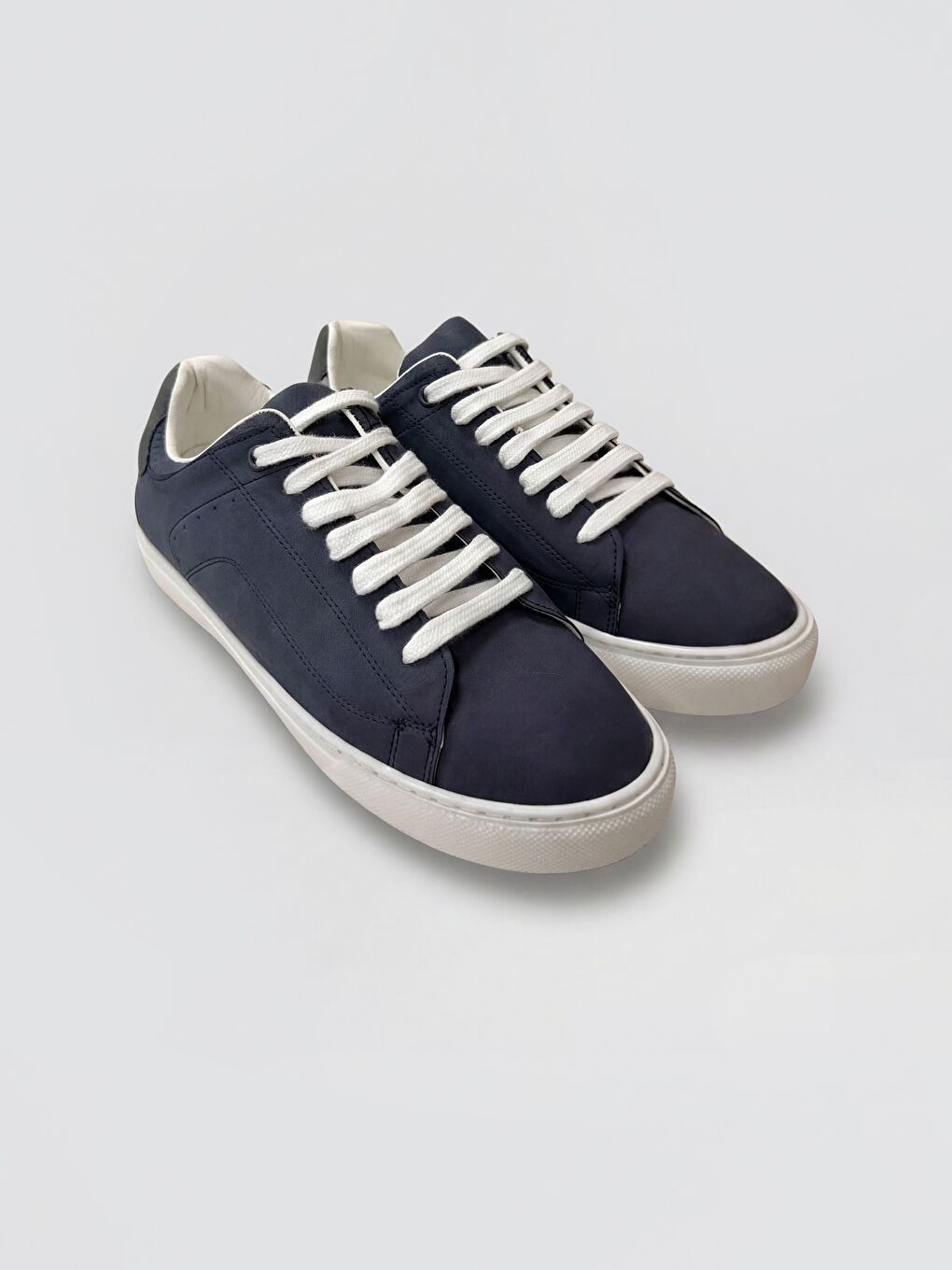 أحذية رياضية رجالي برباط